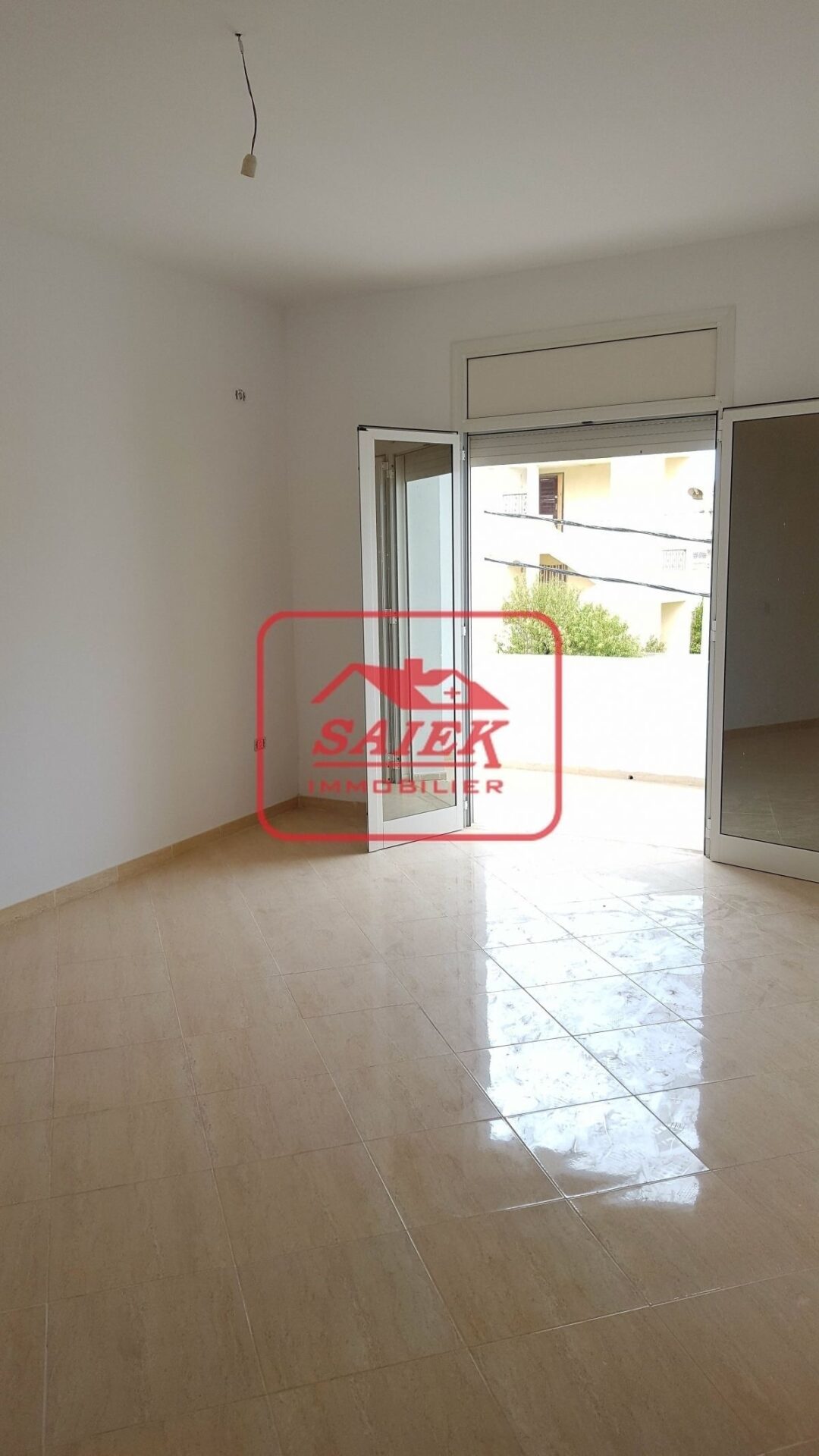 Appartement à Usage Bureautique, Commercial et Administratif
