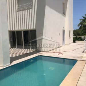 Villa S+4 avec piscine à Gammarth