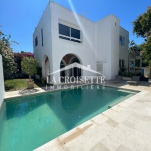 Villa S+6 avec piscine à Gammarth