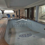 Villa S+6 avec piscine ouverte à Gammarth