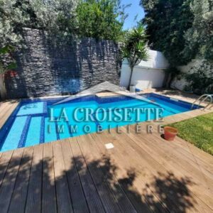 Villa S+3 avec piscine à Soukra
