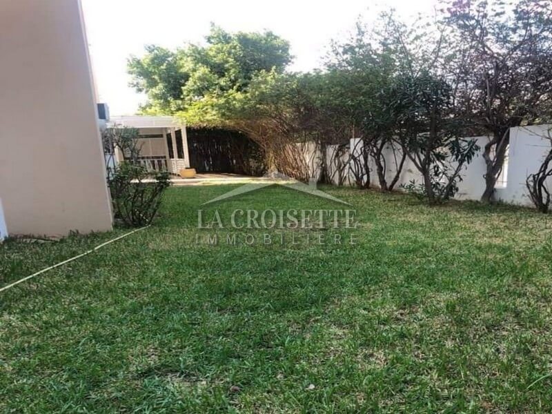 Appartement S+4 avec un grand jardin à Ain Zaghouan Nord