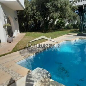 Villa S+3 avec piscine à la Marsa