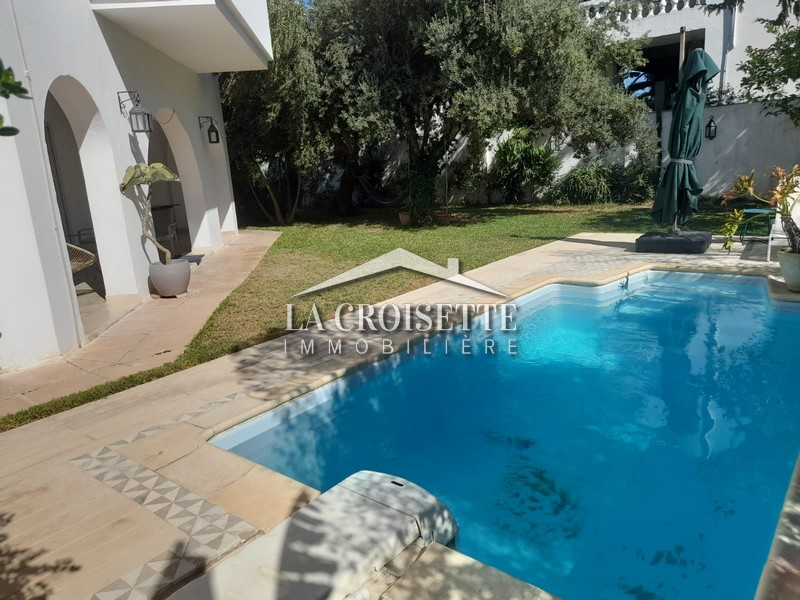 Villa S+3 avec piscine à la Marsa