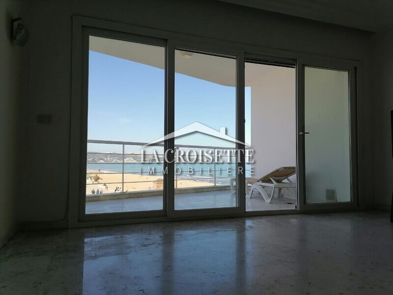 Appartement S+3 vue sur mer à la Marsa