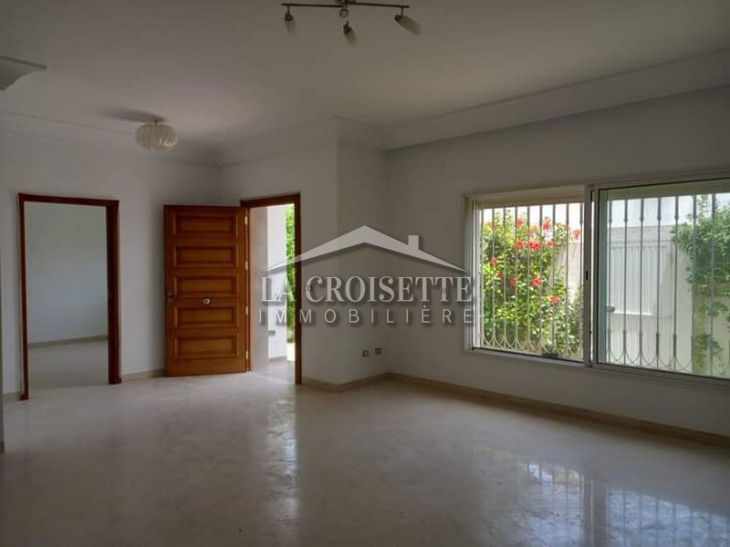Triplex S+3 avec jardin et chambre de service à la Marsa