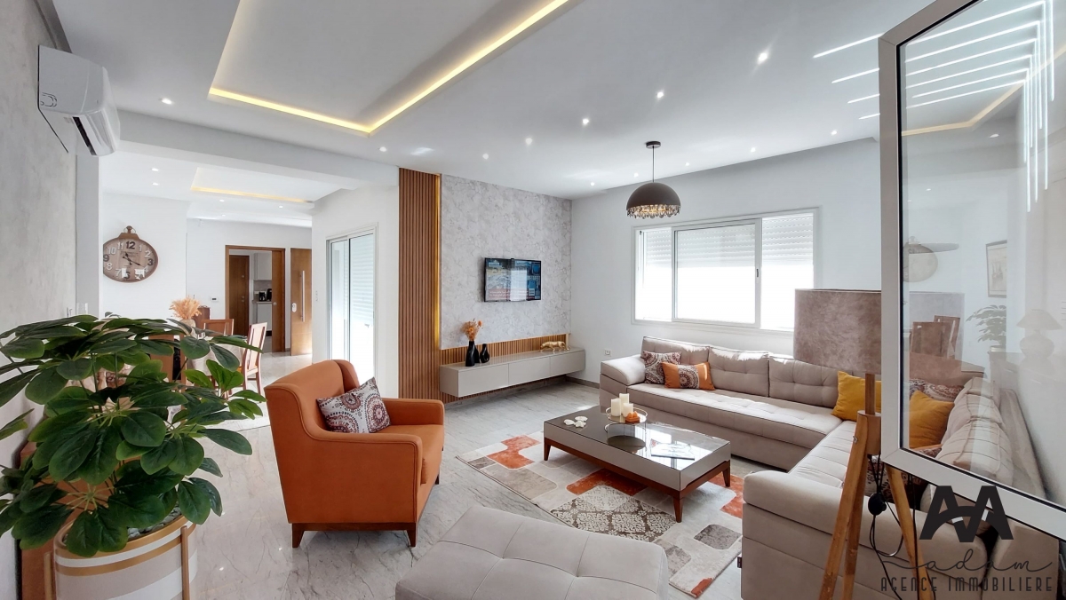 Villa plein pied de 345m² avec garage et jardin à Nabeul