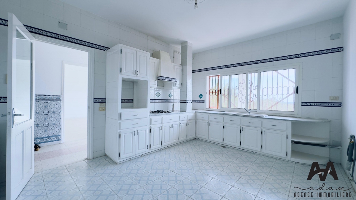 Étage de villa S+3 vide à Les jasmins, Nabeul