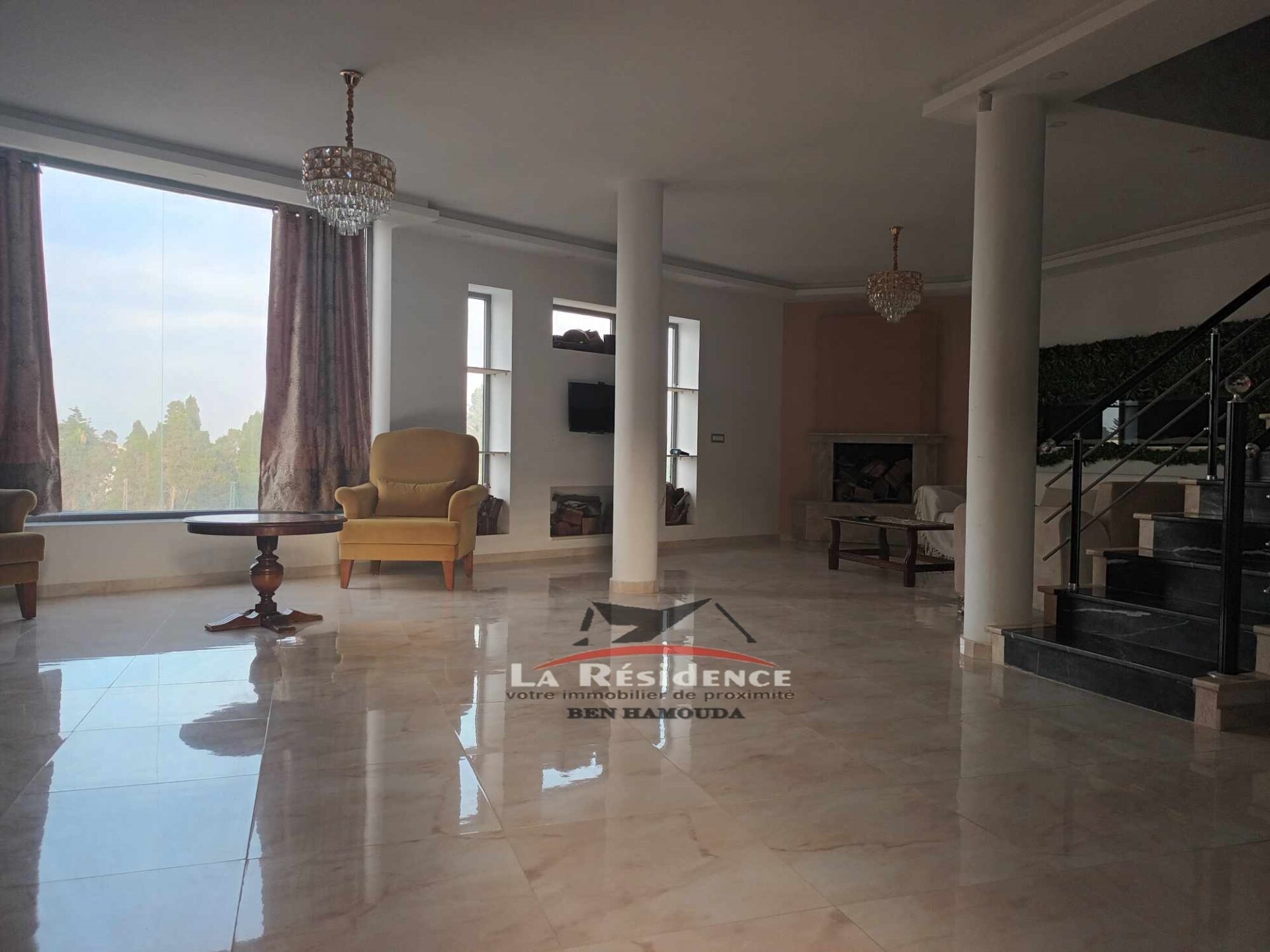 Villa meublée avec piscine à corniche, Bizerte.