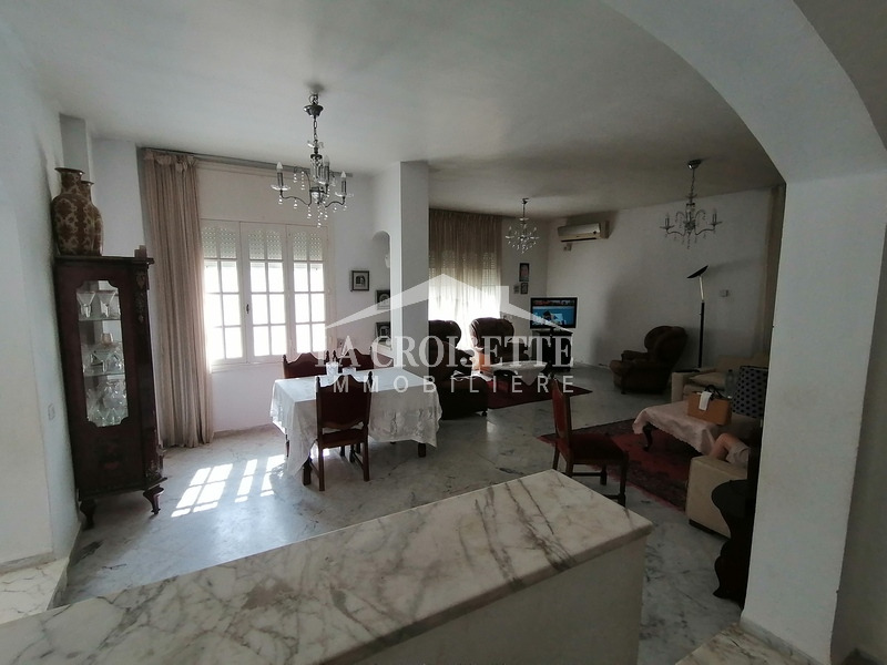 Villa plain pied S+4 à la Soukra