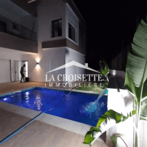 Villa S+6 avec piscine à la Soukra