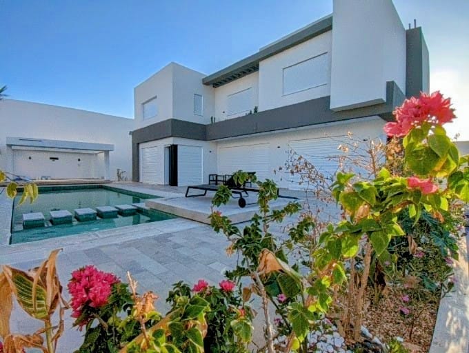 Villa LUXURIA