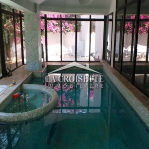 Villa S+4 avec piscine couverte à la Marsa