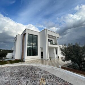 Villa de Maitre, Duplex Très Haut Standing, Située à Bouargoub, Nabeul