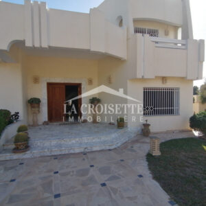 Villa S+7 à La soukra