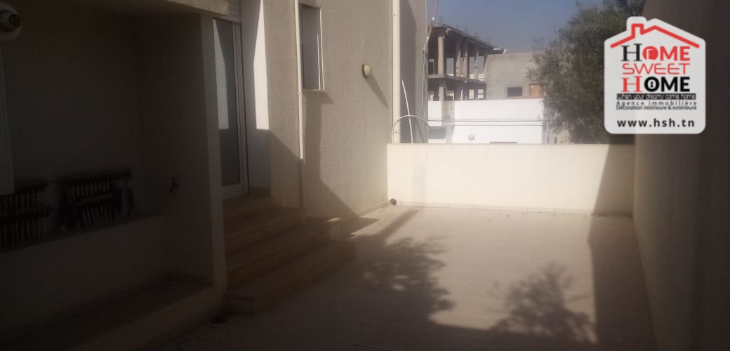 Charming Jeanne Building in Enkhilette, Ariana: A Haven of Charm