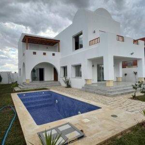 Villa Duplex S+4 Avec Piscine Située à Hammamet Sud