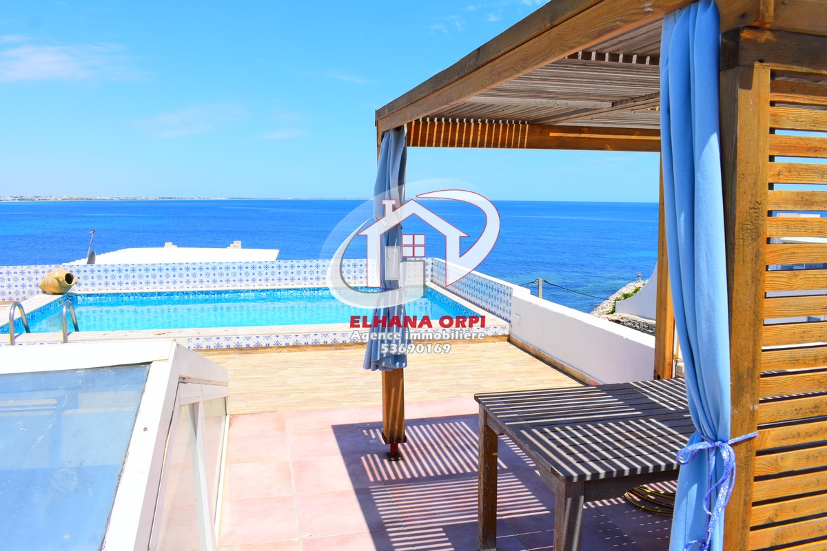 Superbe villa vue sur mer avec piscine à Borj erras