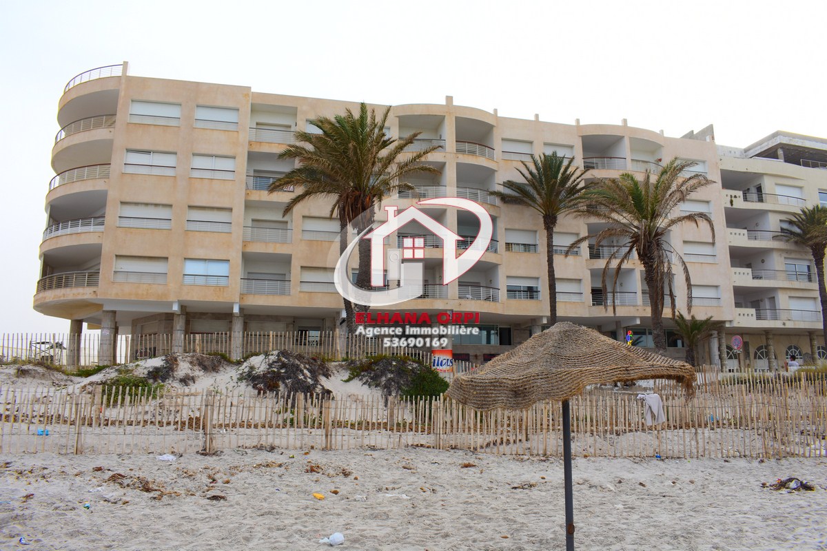 Appartement S+1 spacieux front de mer et pied dans l'eau