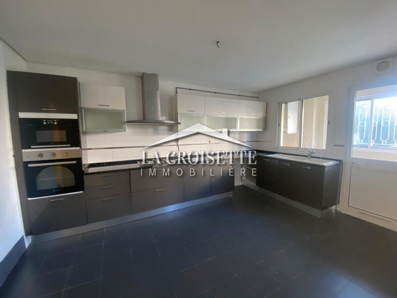 Spacious Duplex with Garden and Pool in Ariana