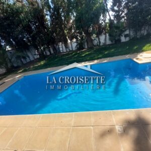 Villa S+6 avec piscine à Gammarth