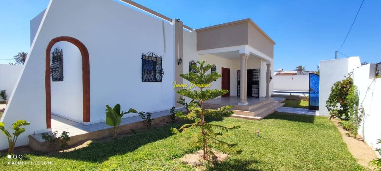 VILLA avec piscine lumineuse plein pied DJERBA MIDOUN