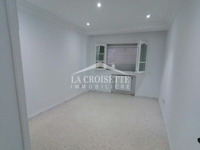 Étage De Villa S+4 Pour Un Usage Bureautique