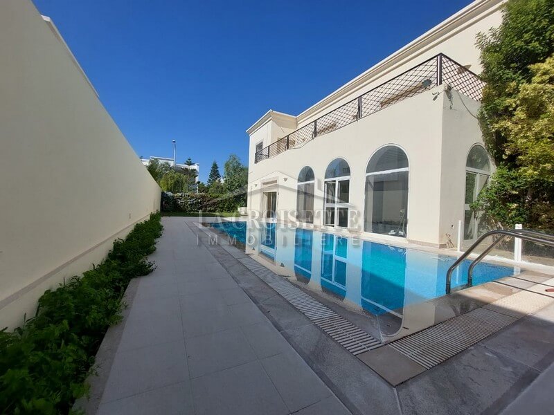 Villa S+4 Avec Piscine