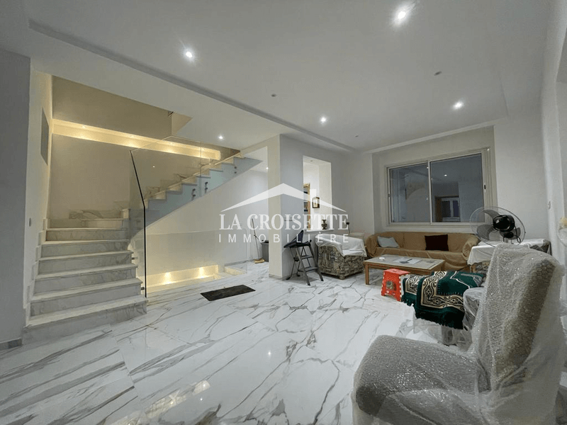 Villa S+3 Avec Terrasse et Piscine à La Marsa