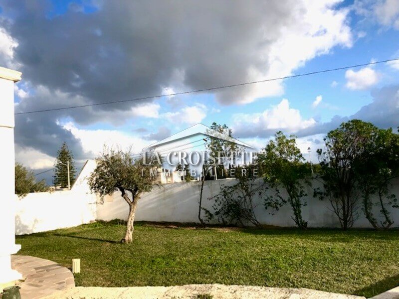 Luxury Ground Floor Villa S+4 for Sale in La Soukra, Ariana