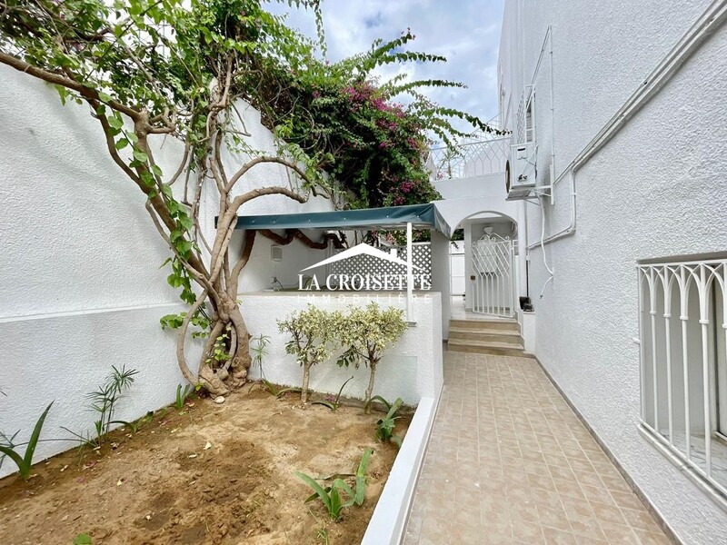 Rez-de-chaussée de villa S+3 Avec Jardin à La Marsa