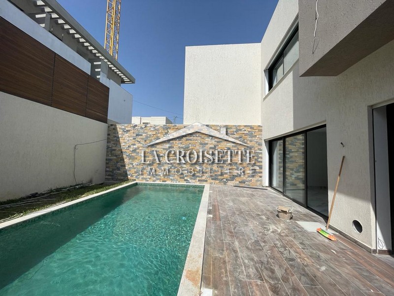 Luxury Villa S+4 with Pool in La Soukra, Ariana: A Haven of Peace and Tranquility
