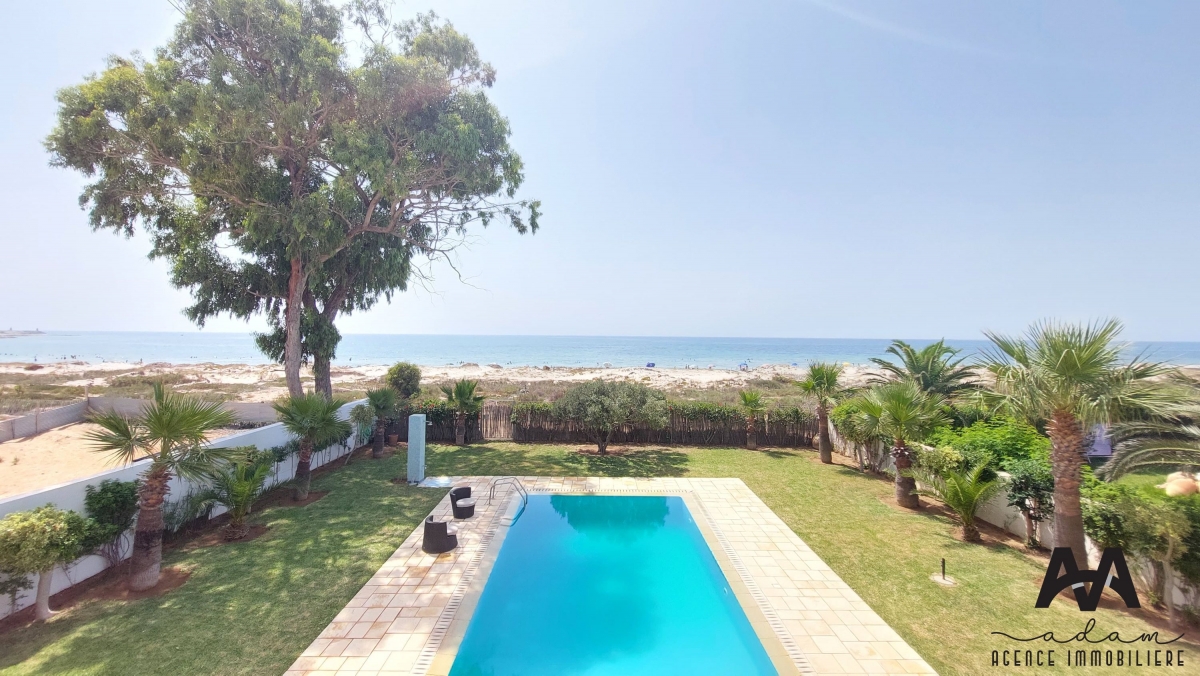 Luxury Beachfront Villa in Jinen Beni Khiar, Nabeul: A Dream Getaway