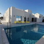 GRANDE VILLA AVEC PISCINE SPACIEUSE ET LUMINEUSE PROCHE DE LA PLAGE DJERBA