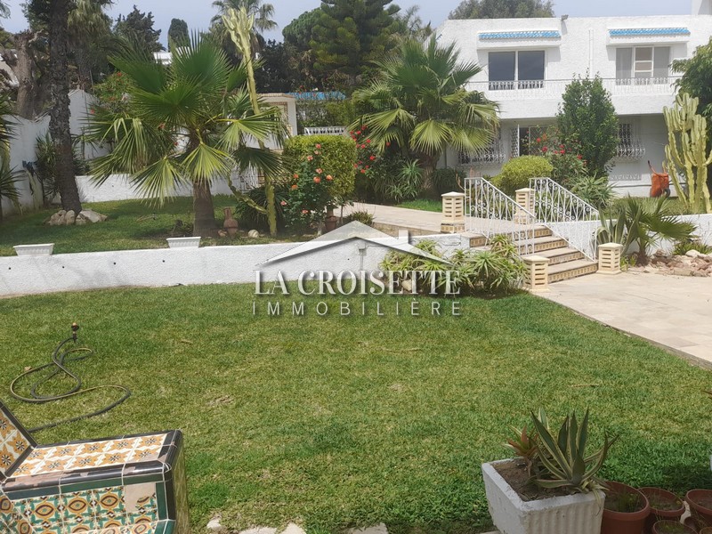 Villa meublée S+3 avec piscine à Gammarth