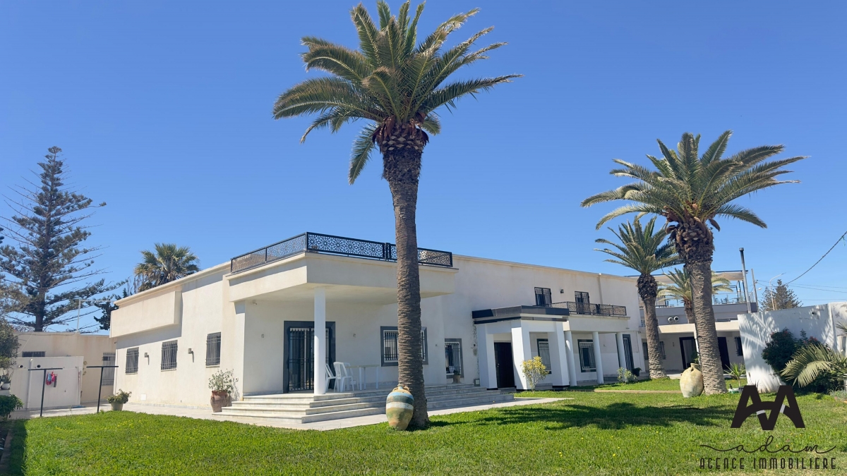 Villa S+6 à El Maamoura Plage