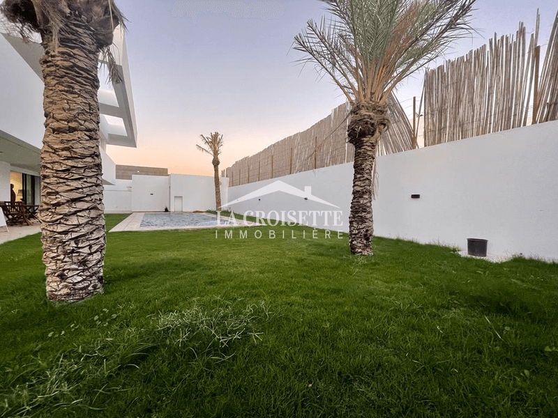 Luxury Villa S+6 with Pool in La Soukra, Ariana: A Haven of Peace and Luxury