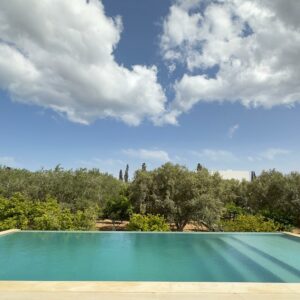 Villa S+4 avec piscine et jardin à Tazarka