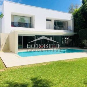 Villa S+4 avec piscine à Carthage