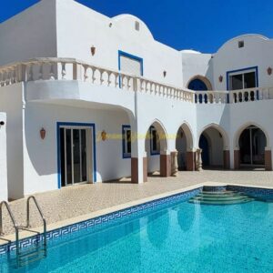 GRANDE VILLA AVEC PISCINE PROCHE DE LA MER DJERBA