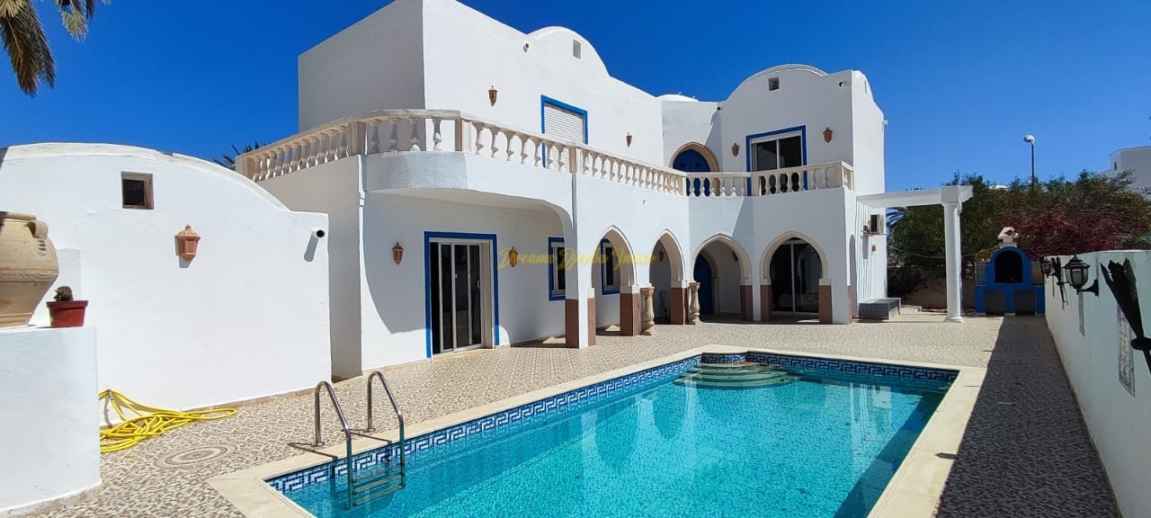 Luxury Villa with Pool near the Sea in Djerba