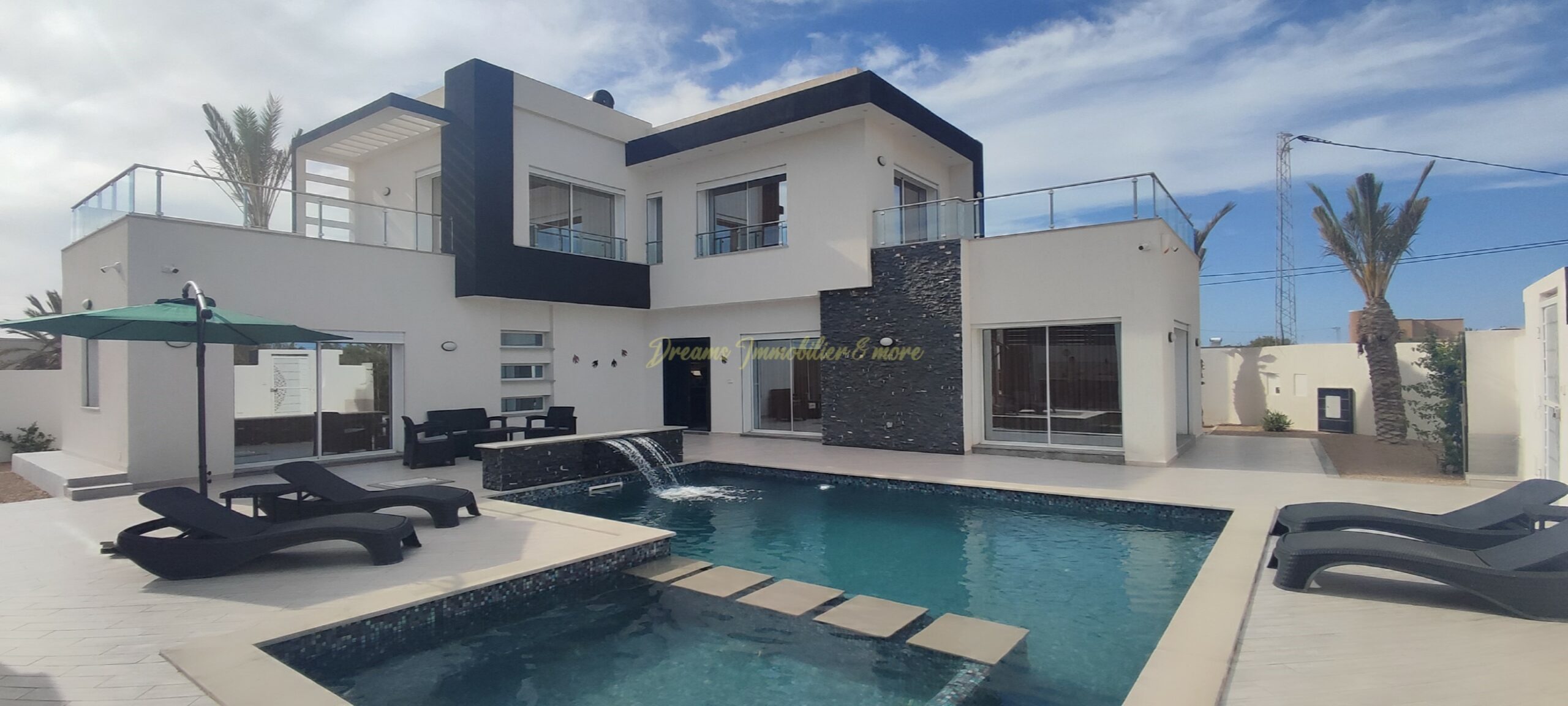 MAGNIFIQUE VILLA AVEC PISCINE HAUTE STANDING