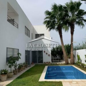 Villa S+5 avec piscine à La Soukra