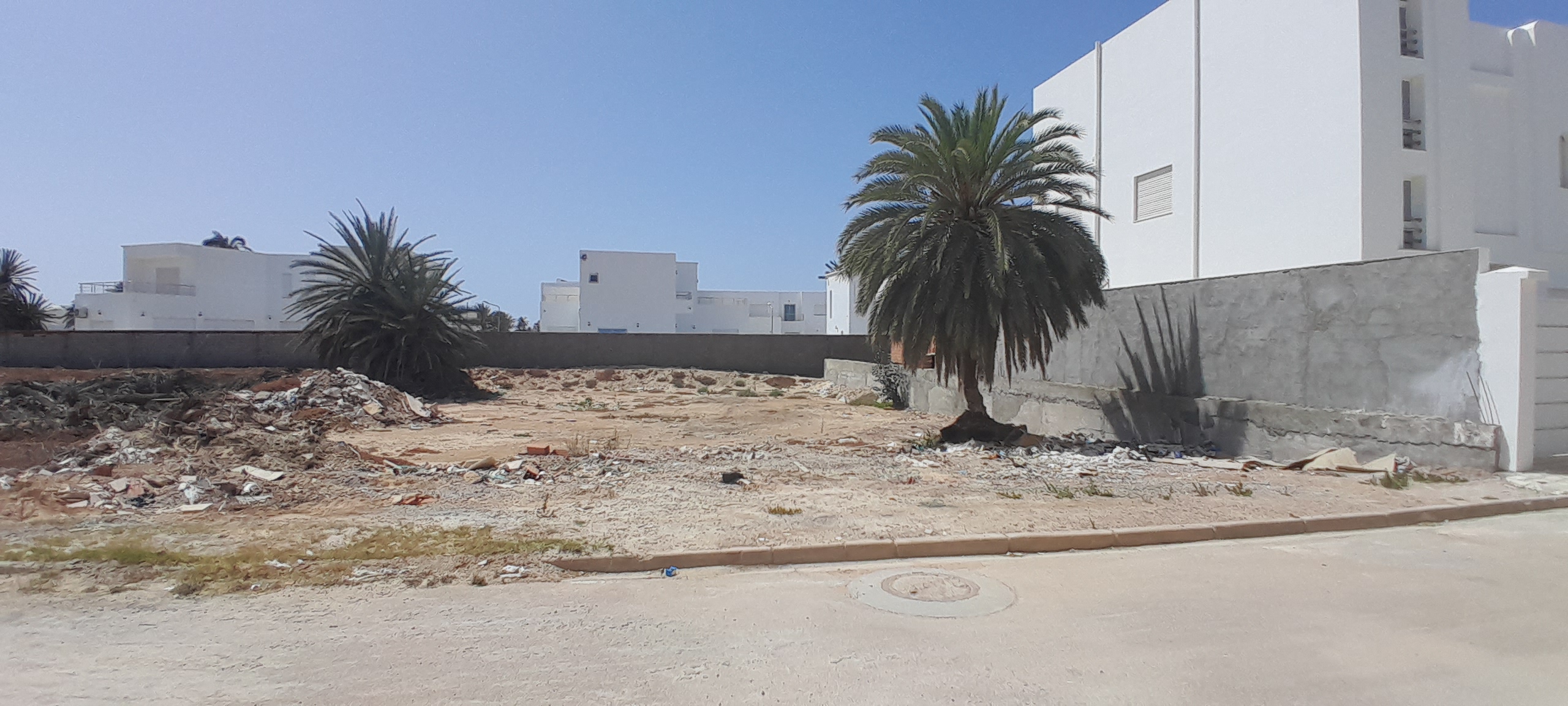 Lot de 824 m² à la zone touristique