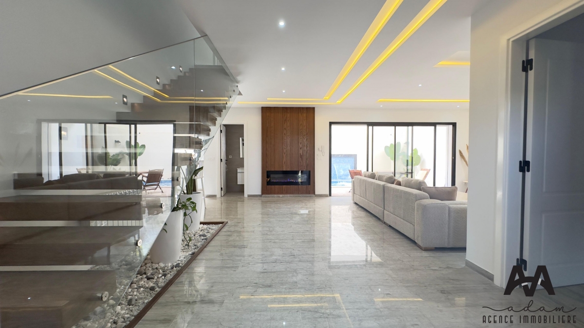 Villa en duplex S+4 à Beni Khiyar plage