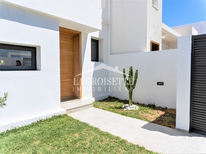Villa S+4 à La Soukra MVV0395