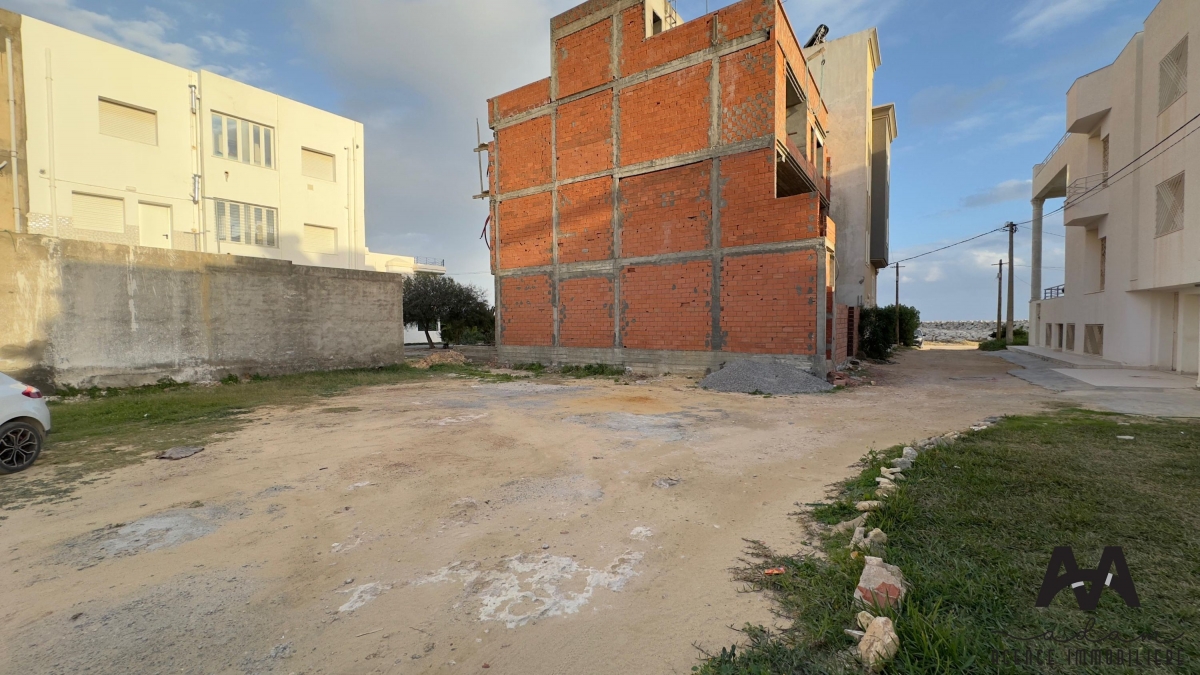 Terrain de 161m² à Beni khiar Plage