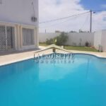 Villa S+6 avec piscine à La Soukra ZVV0404