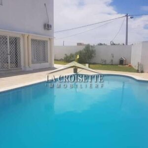 Villa S+6 avec piscine à La Soukra ZVV0404