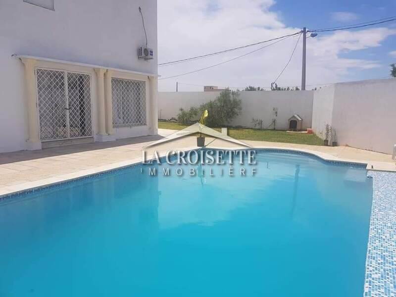 Luxury Villa S+6 with Pool in La Soukra ZVV0404